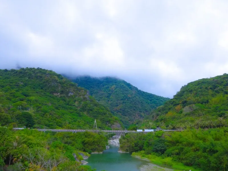 東河橋風景區(東河舊橋)